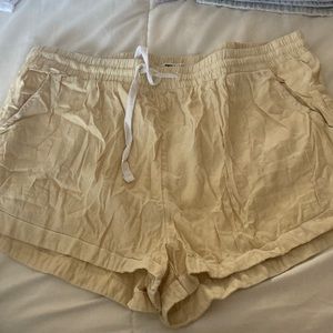 Billabong yellow shorts